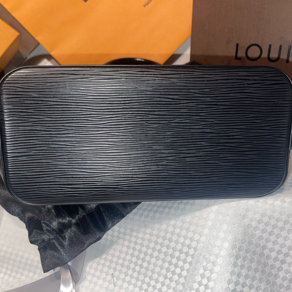 ⭐️FALL SALE⭐️ Louis Vuitton Black Epi Lockit Vertical Satchel - Picture 7 of 16
